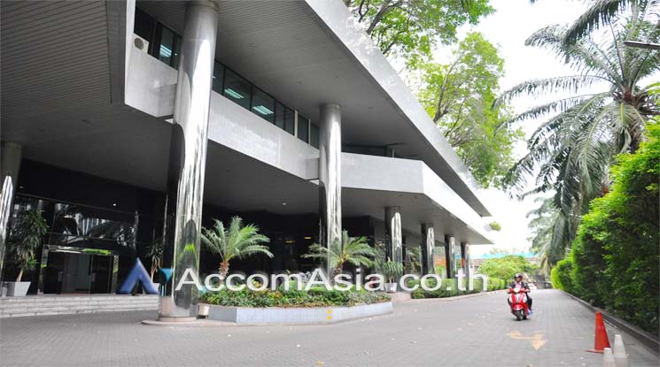  1  Office Space For Rent in Ratchadaphisek ,Bangkok MRT Rama 9 at Chamnan Phenjati Business Center AA12888